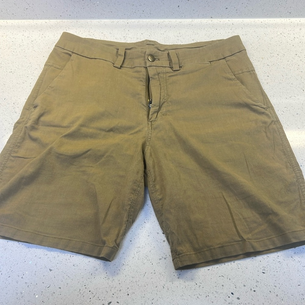 LULULEMON MENS shorts. 32” Brown Shorts
